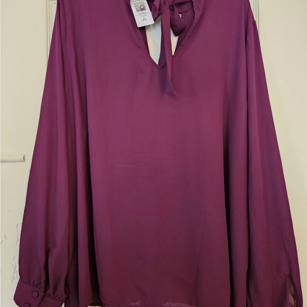 Torrid Georgette Keyhole Long Sleeve Blouse Winter Bloom - NWT